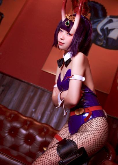 脱衣女郎